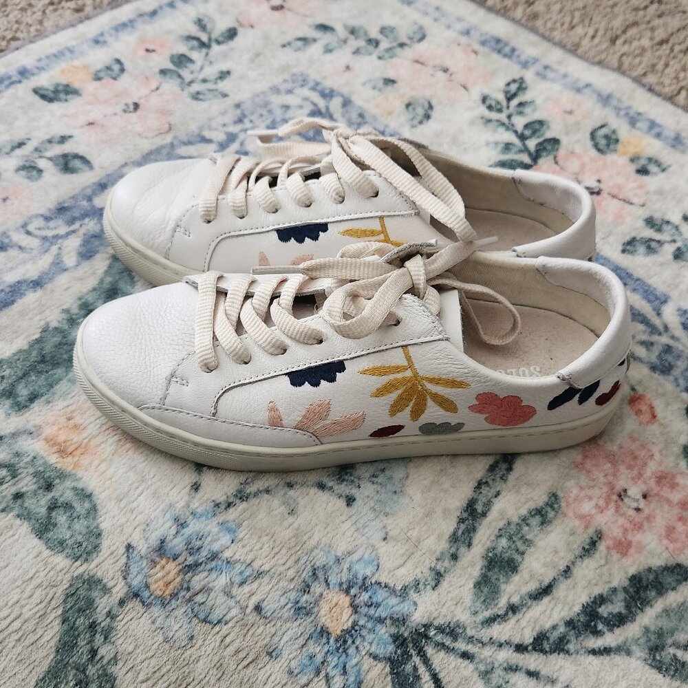 Women's Size 7.5 Soludos Embroidered White Leather Sneakers